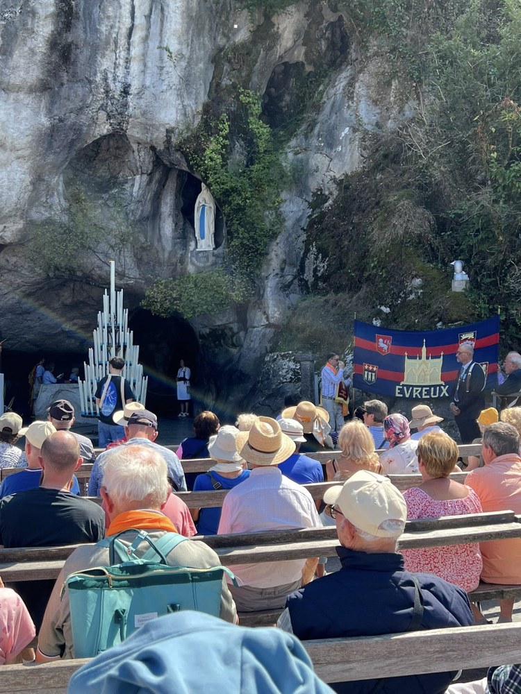 lourdes-2025-messe-grotte